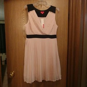 Light pink and black sleeveless dress